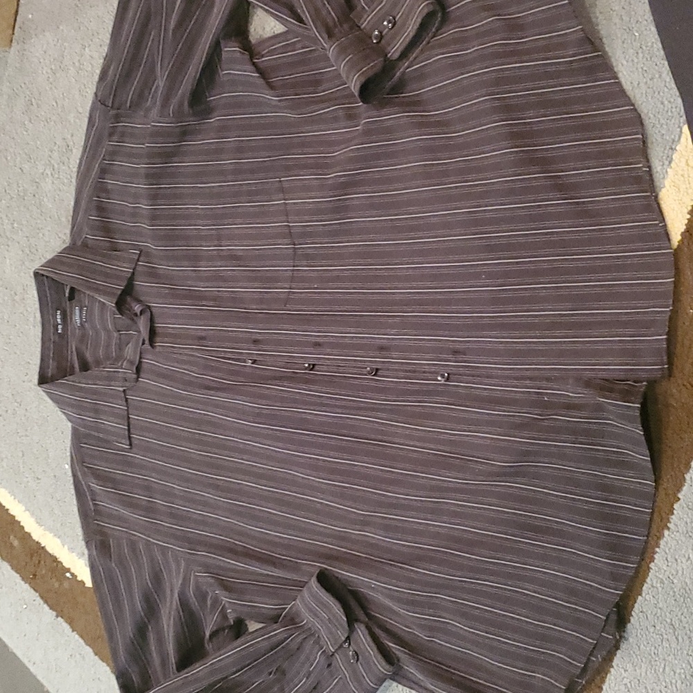 Gently used  men's VanHeusen XL button down dress shirt
